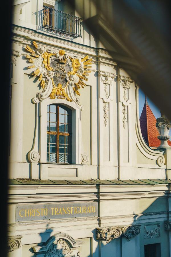 Hotel H15 Francuski Old Town - Destigo Hotels คราคูฟ ภายนอก รูปภาพ The window of the German Federal Constitutional Court in Karlsruhe