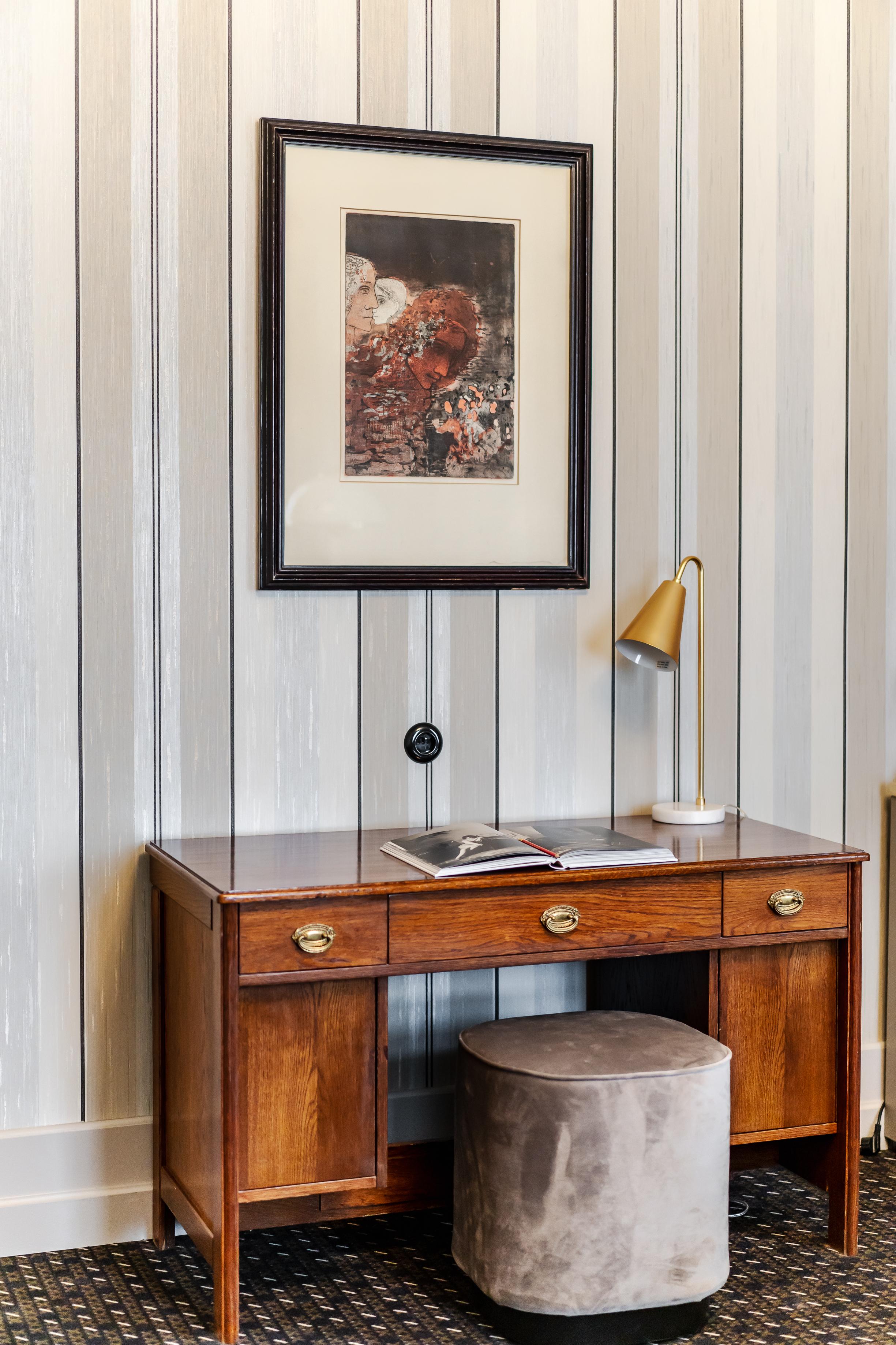Hotel H15 Francuski Old Town - Destigo Hotels คราคูฟ ภายนอก รูปภาพ A desk with a built-in power strip