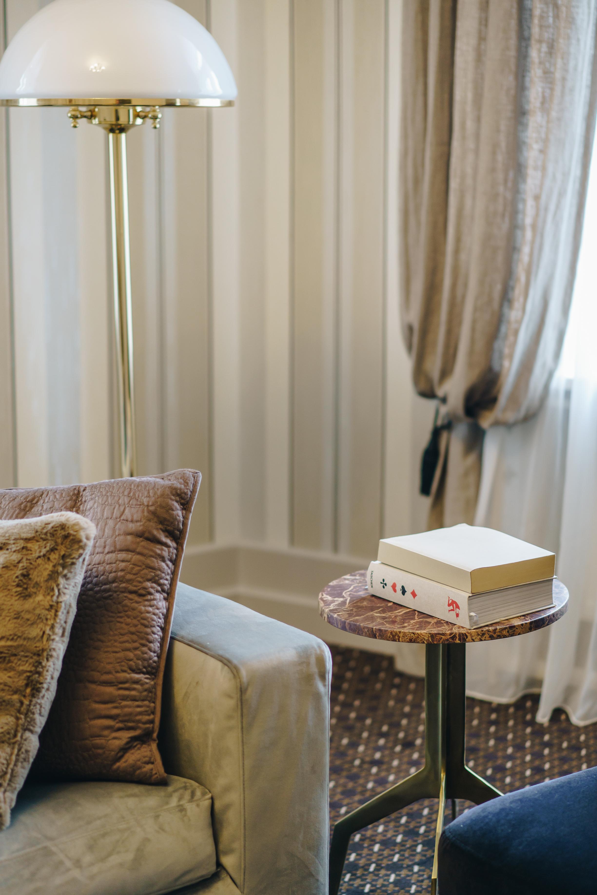 Hotel H15 Francuski Old Town - Destigo Hotels คราคูฟ ภายนอก รูปภาพ A set of playing cards