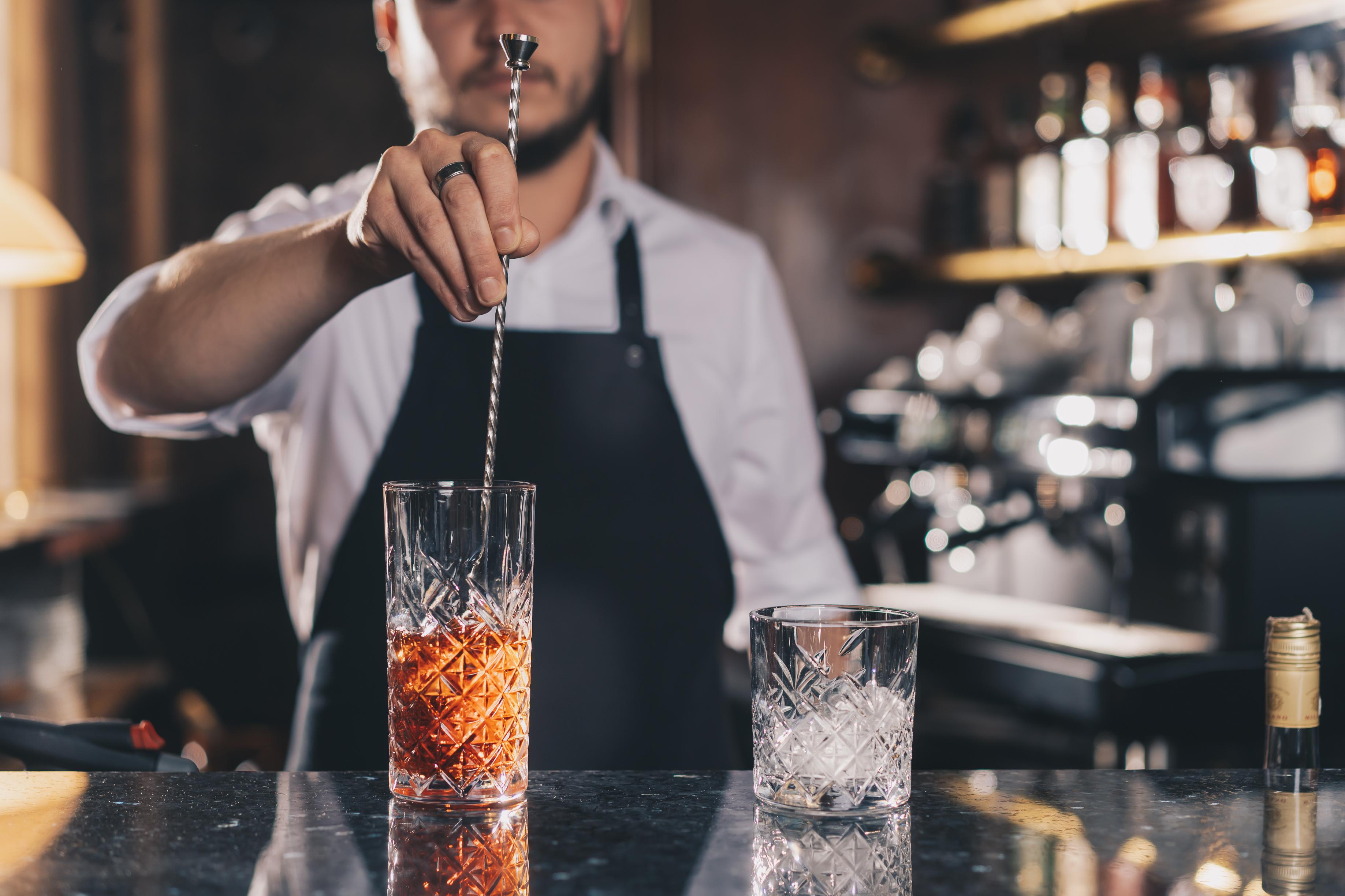 Hotel H15 Francuski Old Town - Destigo Hotels คราคูฟ ภายนอก รูปภาพ A bartender stirring a cocktail
